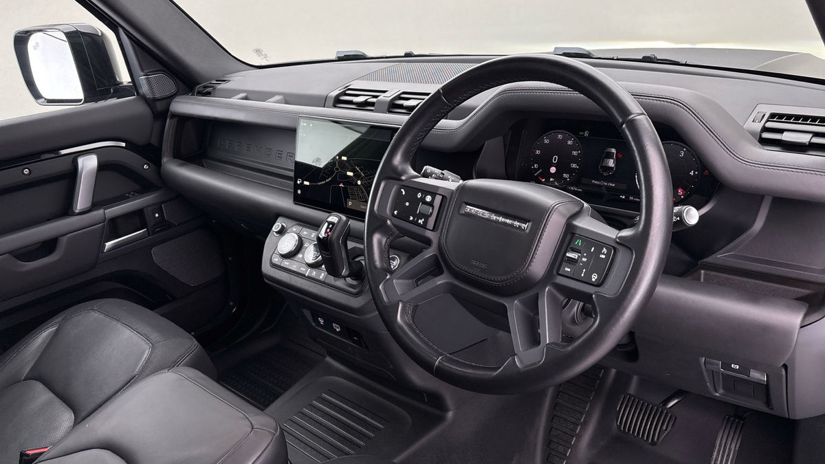 Land Rover Defender 110 Image 5
