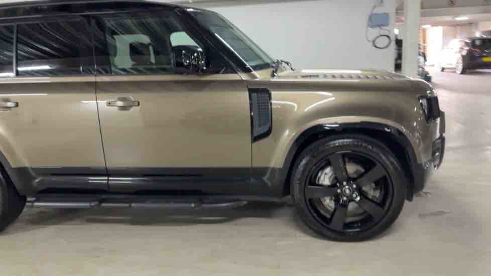 More views of Land Rover Defender 110