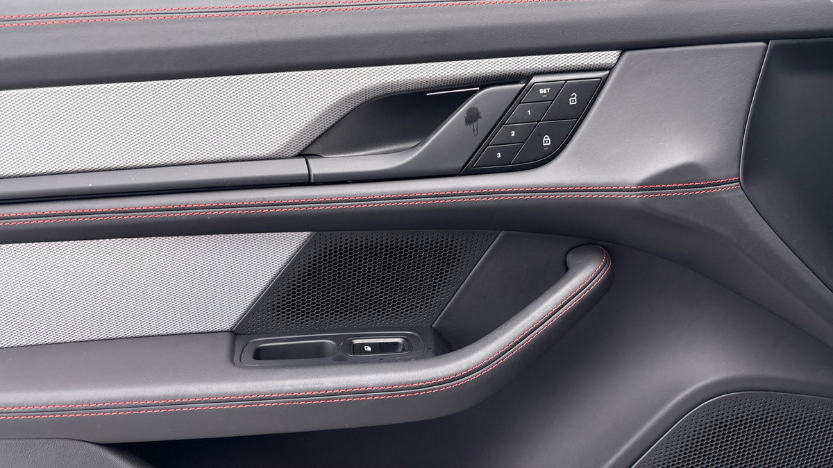 Porsche Taycan Image 20