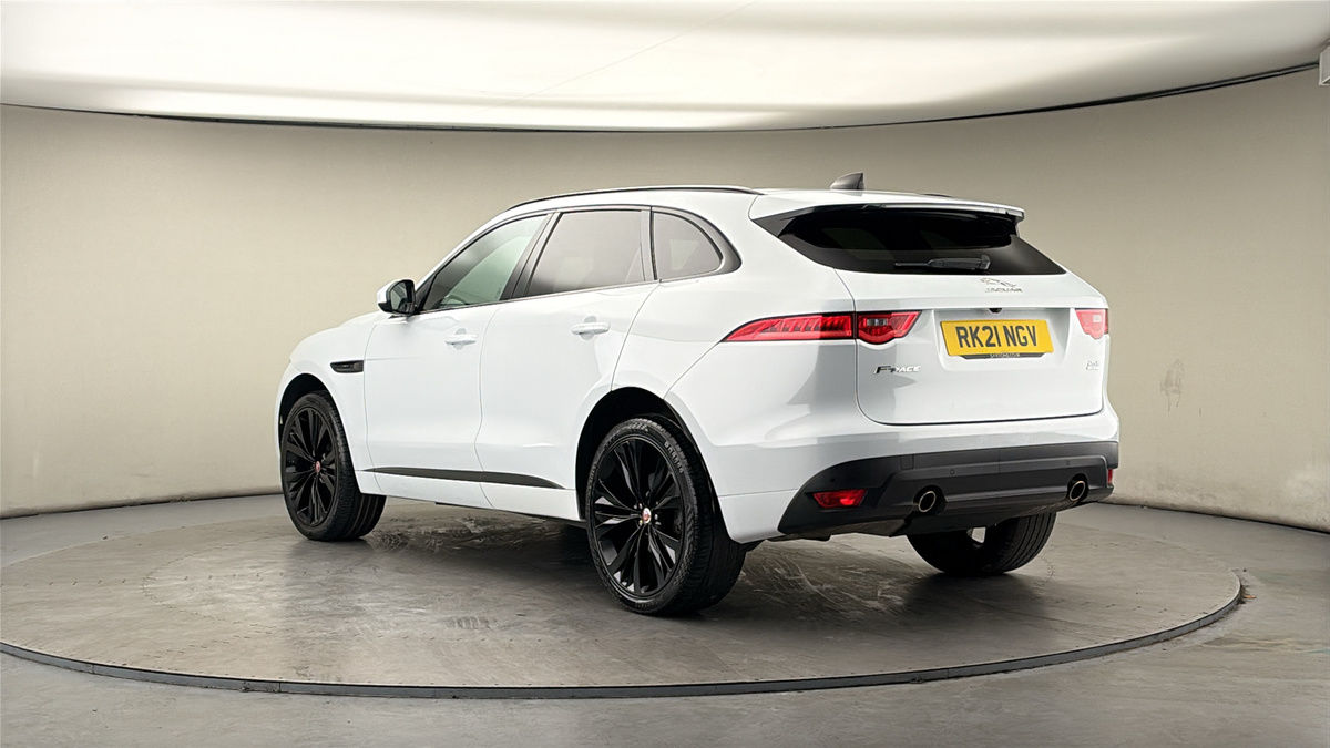 Jaguar F-PACE Image 2