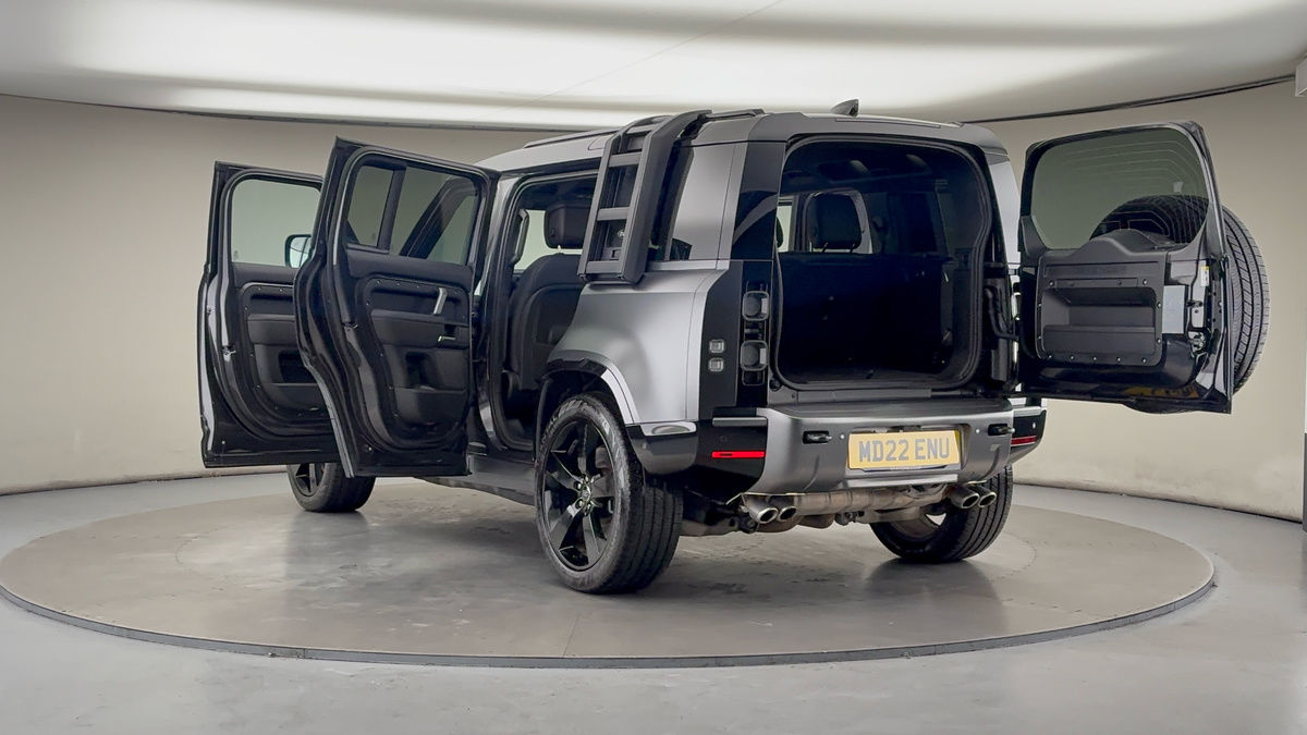 Land Rover Defender 110 Image 23