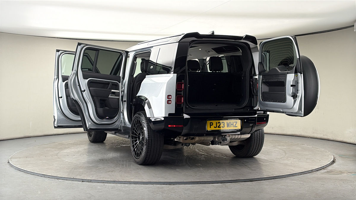 More views of Land Rover Defender 110