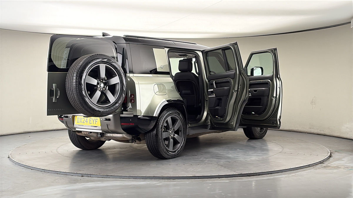 More views of Land Rover Defender 110