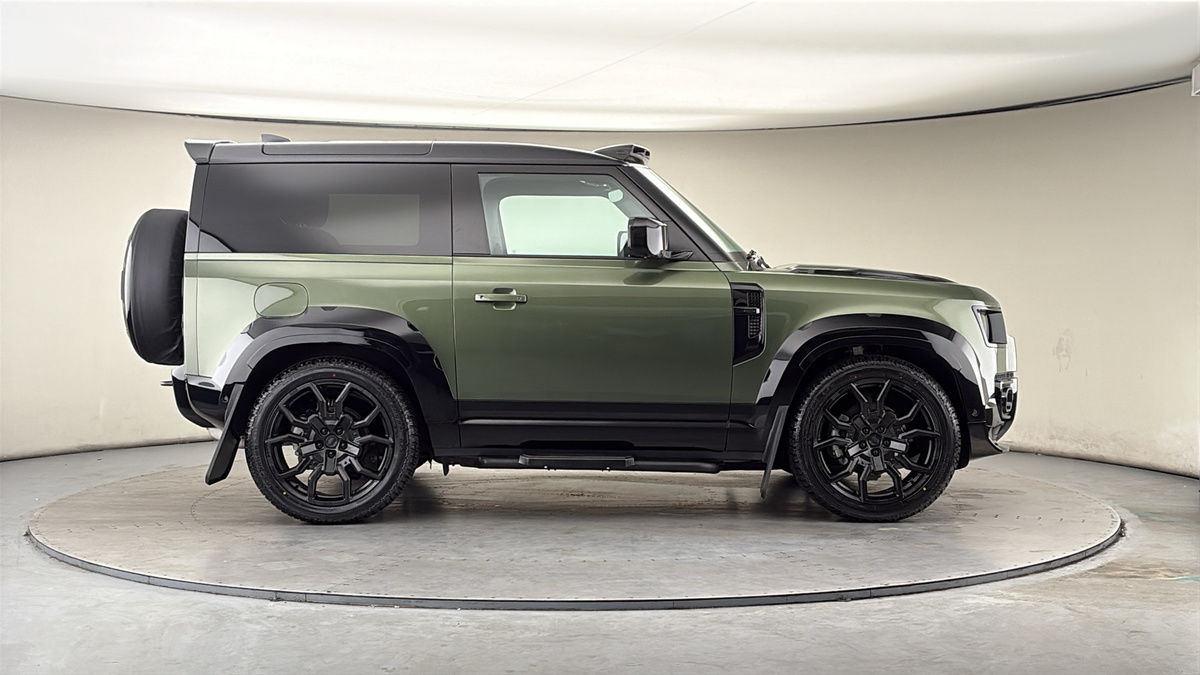 Land Rover Defender 90 Urban Image 16