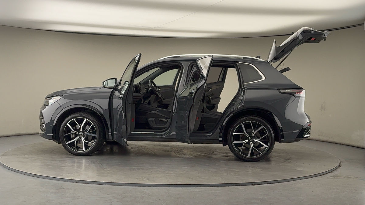 More views of Volkswagen Tiguan