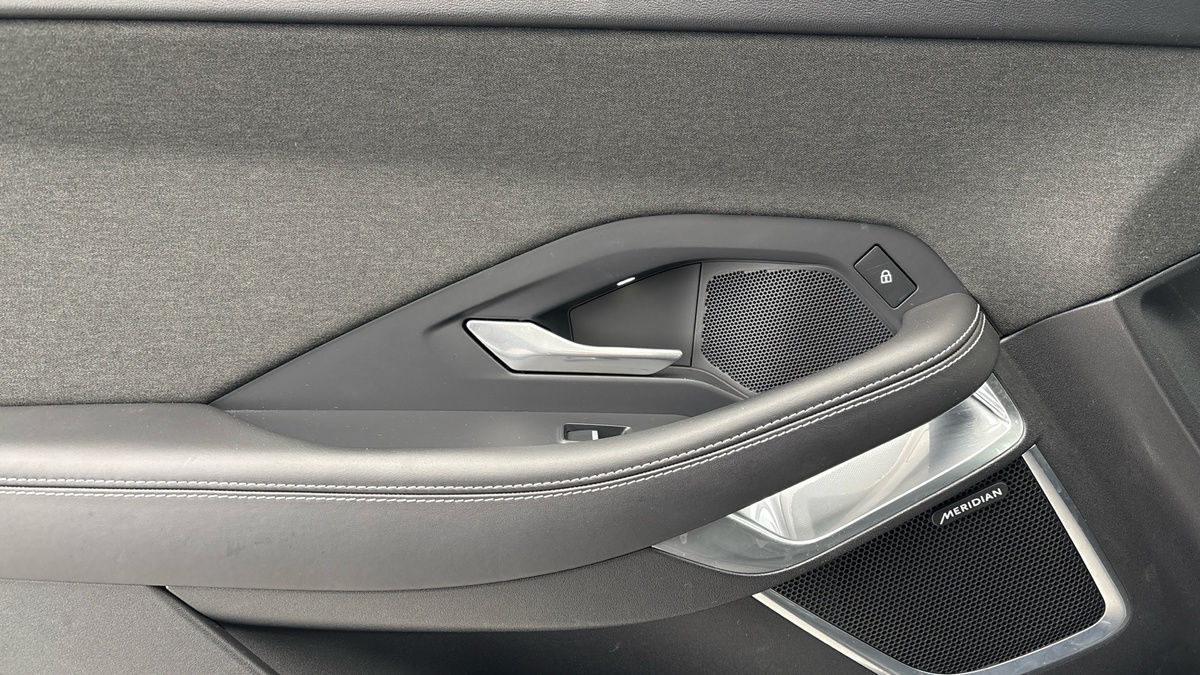 Jaguar E-PACE Image 19