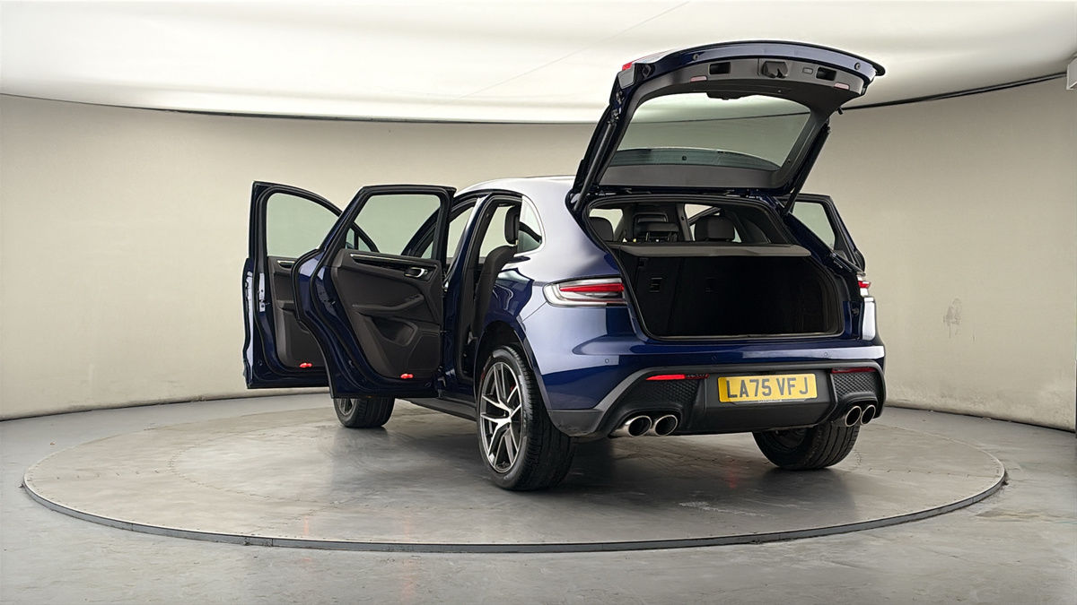 More views of Porsche Macan