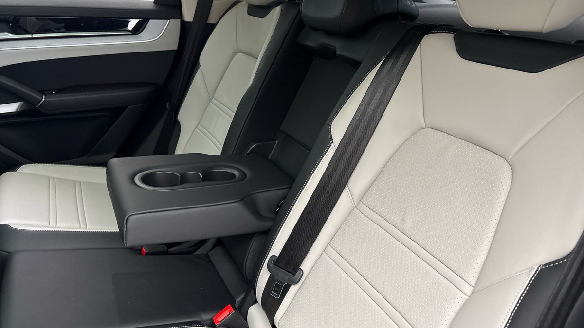 Porsche Cayenne Image 9