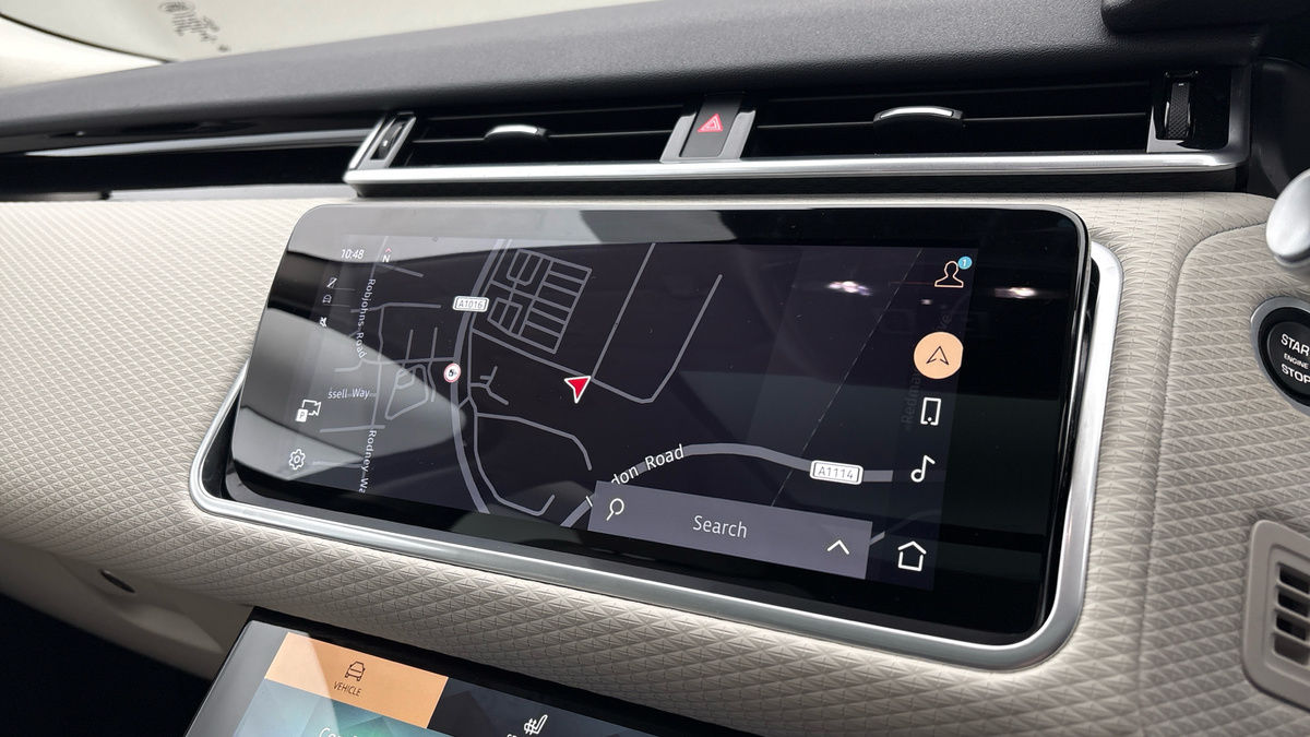 Land Rover Range Rover Velar Image 17