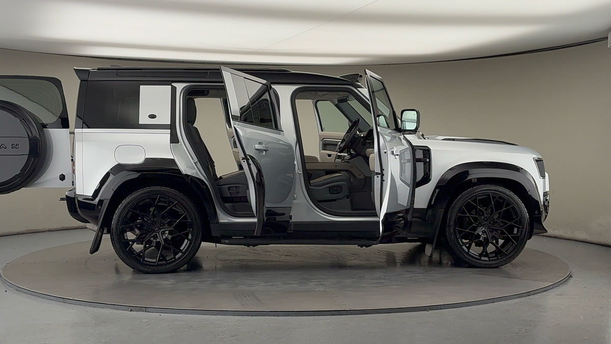 More views of Land Rover Defender 110