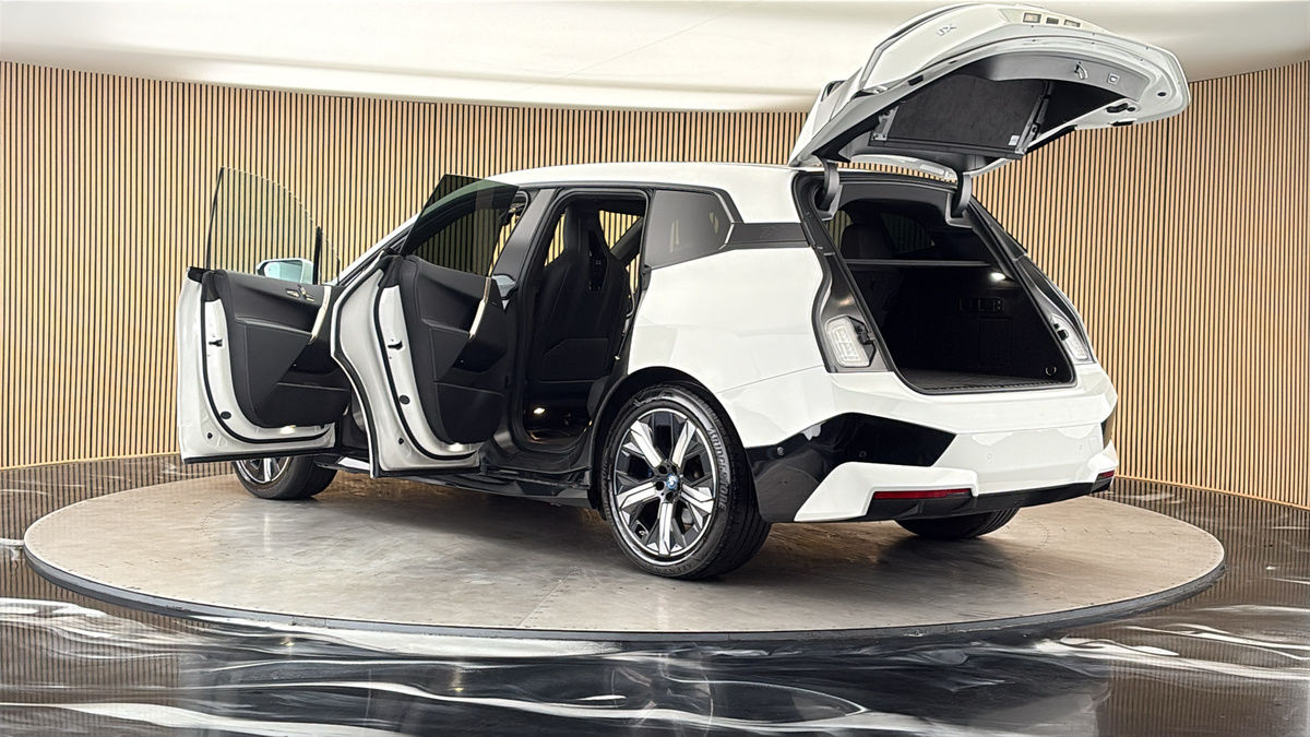 More views of BMW iX
