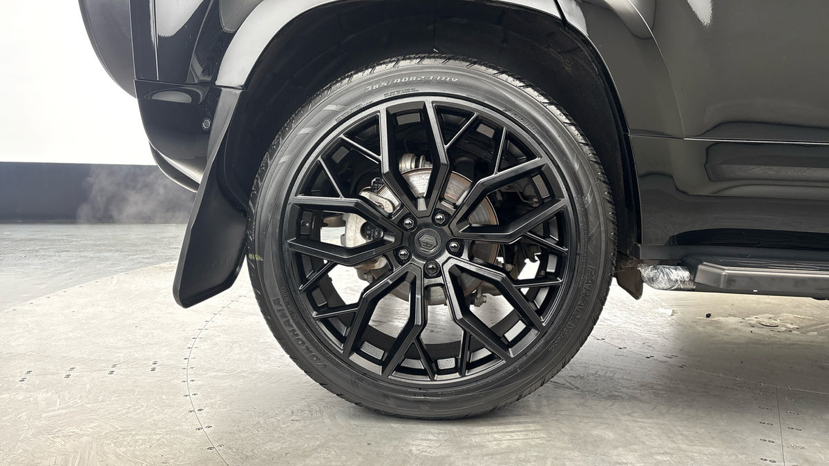 Land Rover Defender 110 Urban Image 22