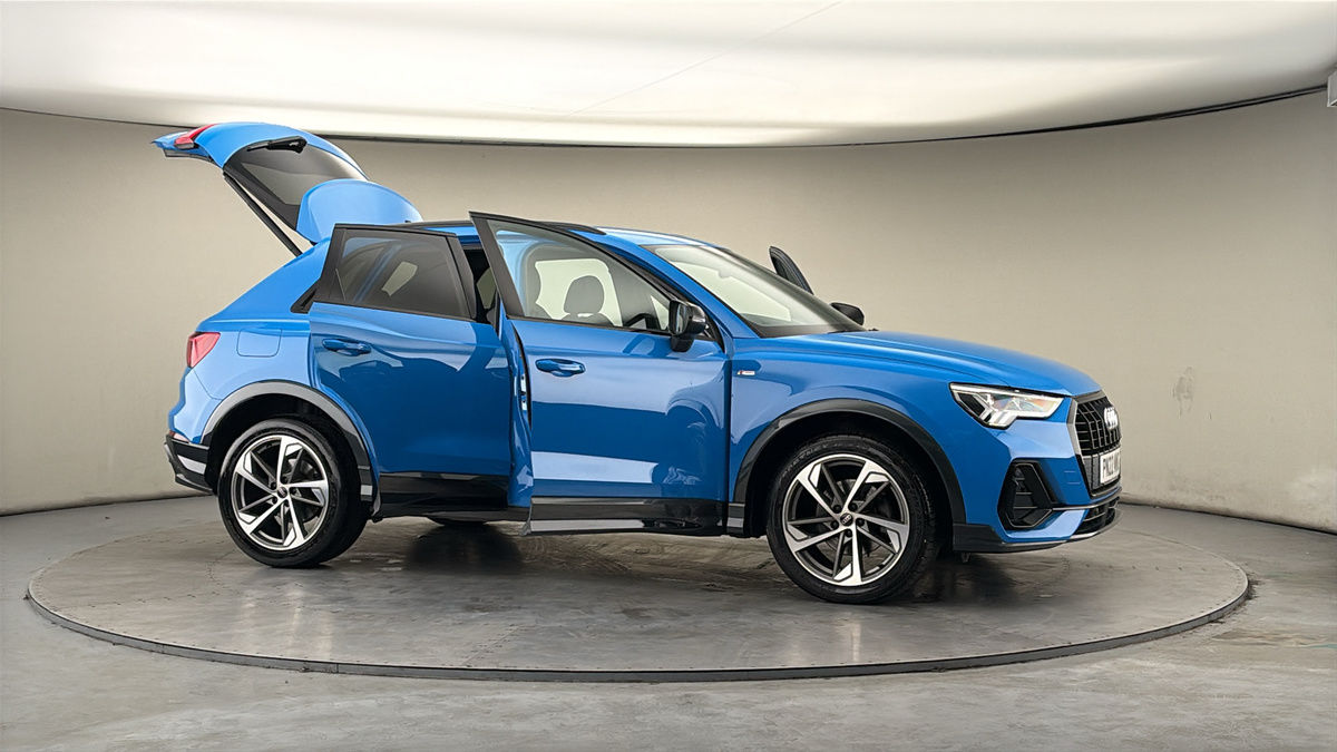 More views of Audi Q3