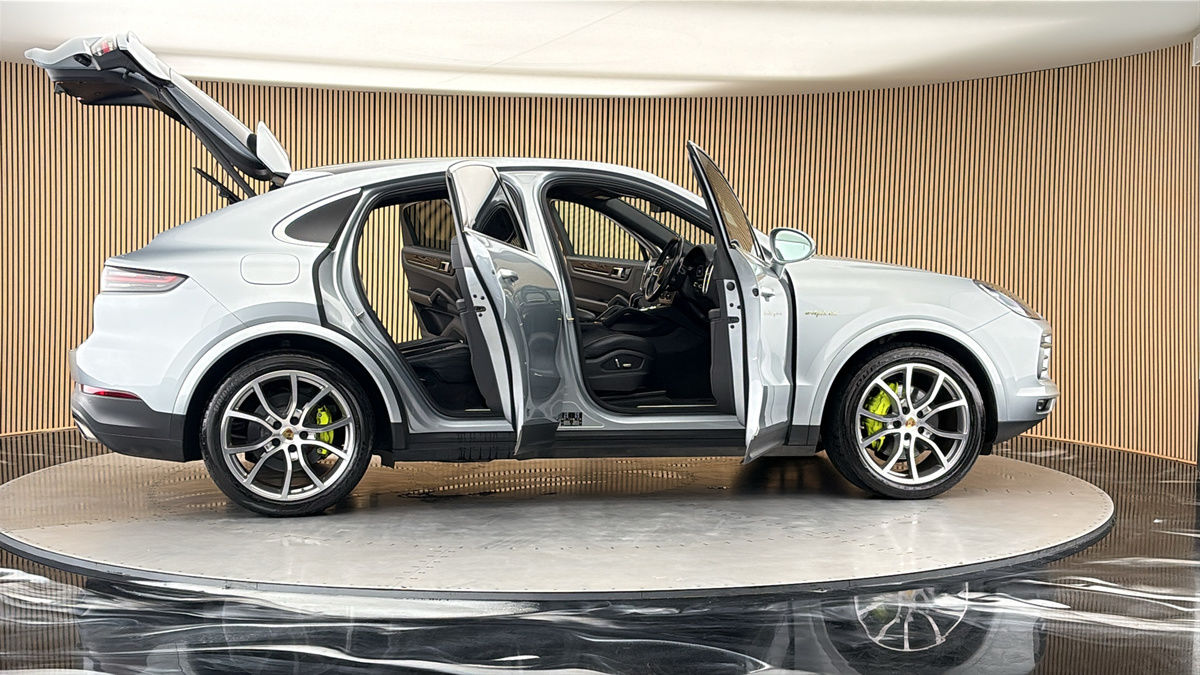 More views of Porsche Cayenne