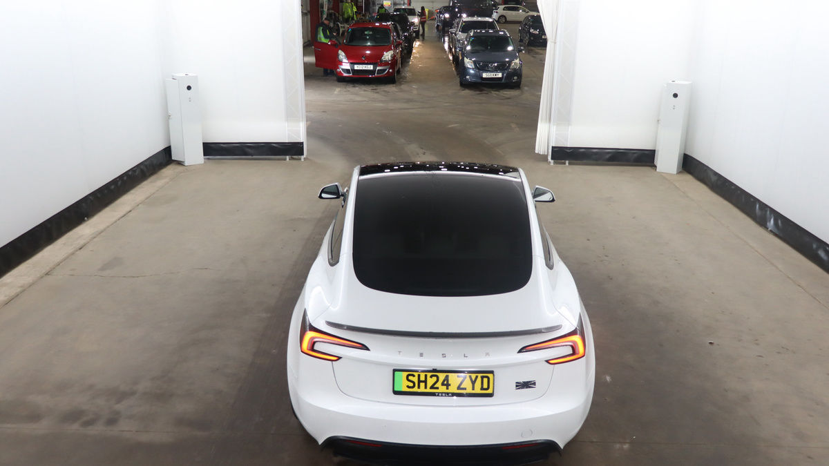 Tesla Model 3 Image 8
