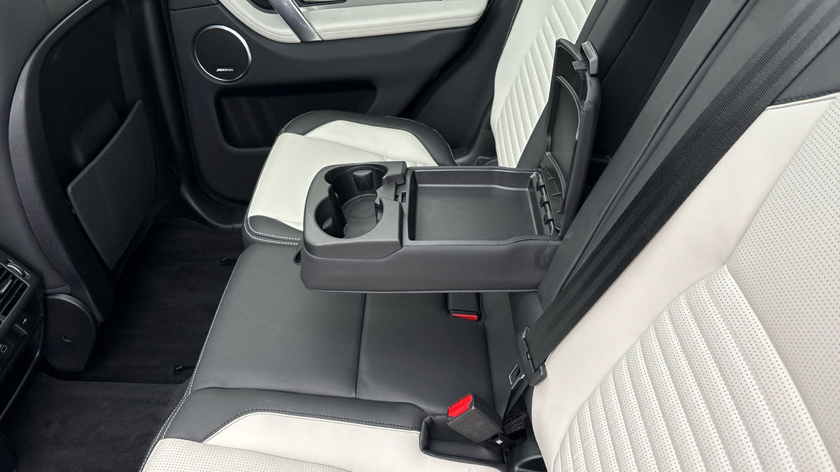 Land Rover Discovery Sport Image 9