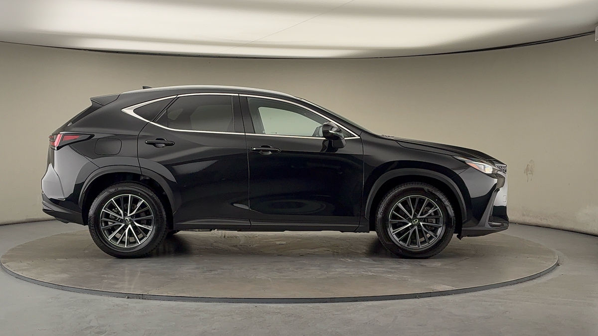 Lexus NX Image 16