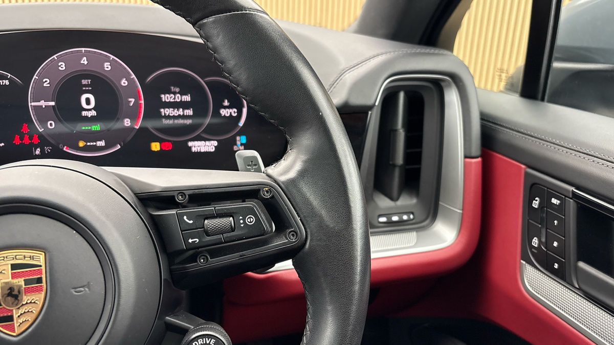 Porsche Cayenne Image 14