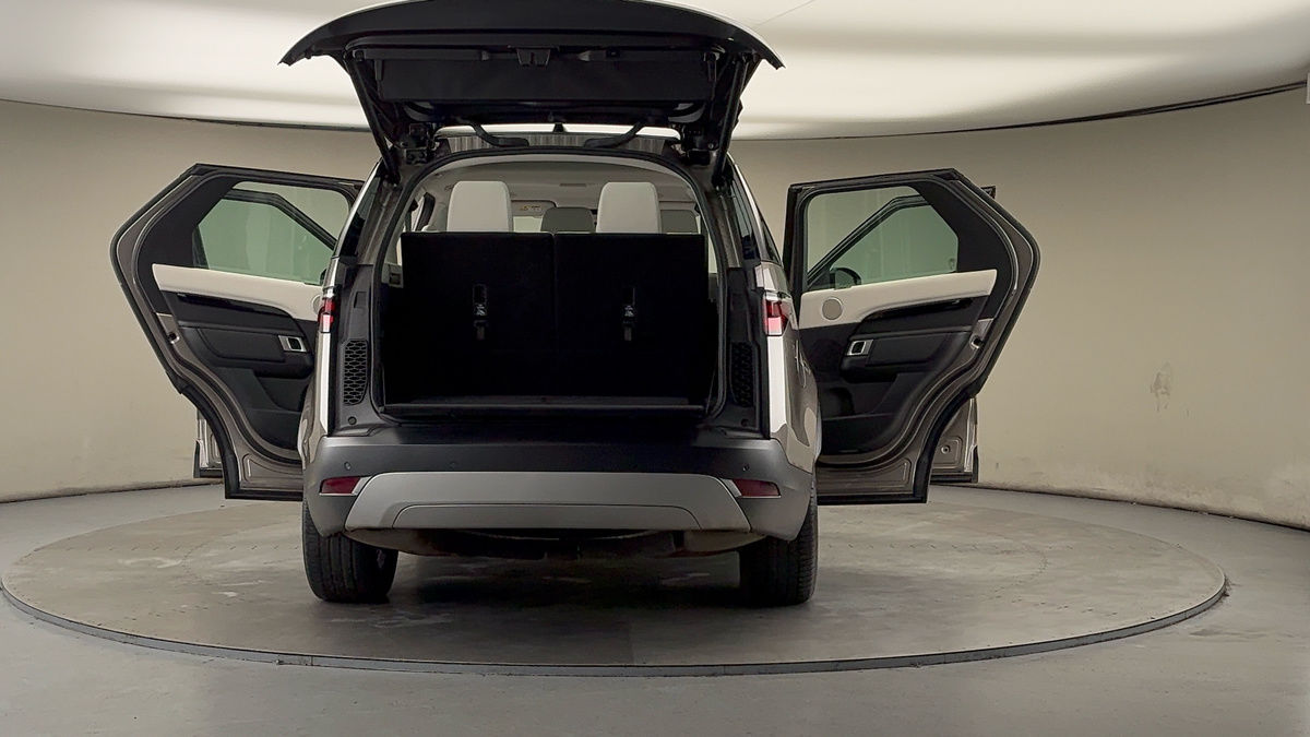 More views of Land Rover Discovery