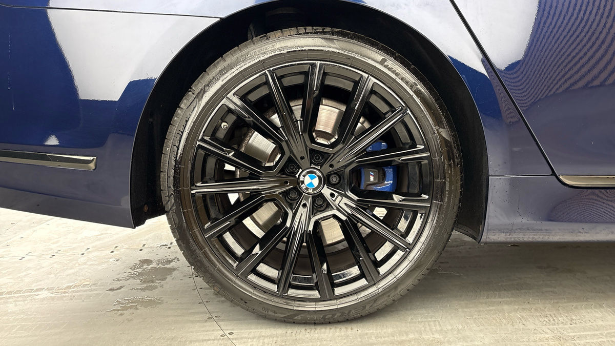 BMW 7 Series Image 10
