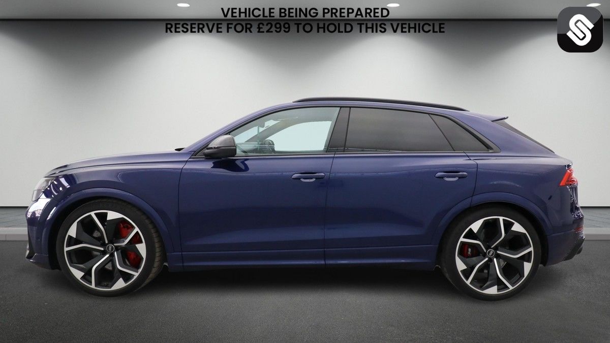 Audi RSQ8 Image 17