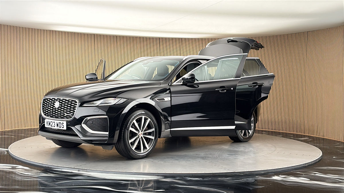 Jaguar F-PACE Image 22