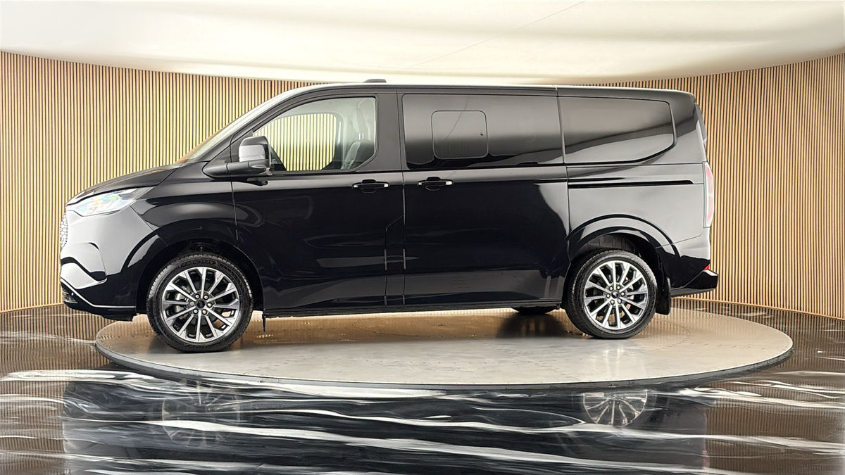 More views of Ford E-Tourneo Custom