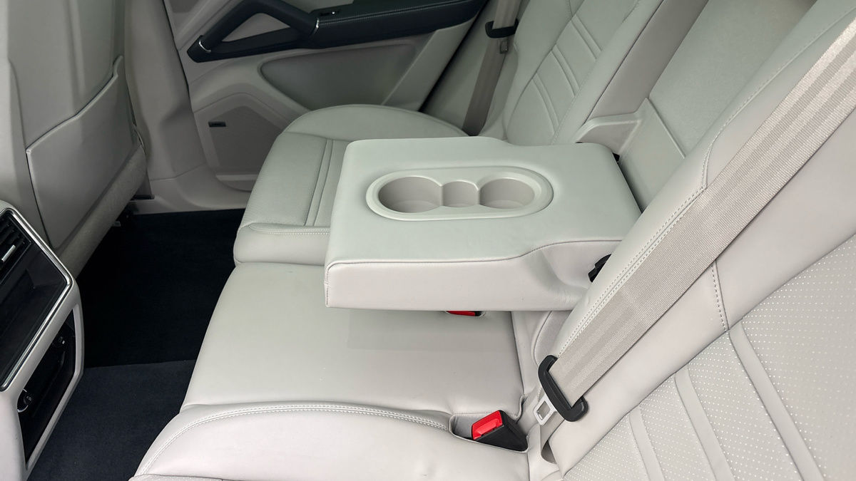 Porsche Cayenne Image 9