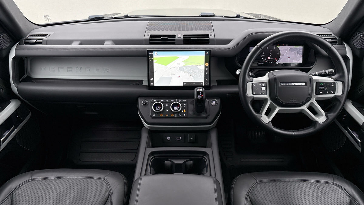 Land Rover Defender 110 Image 12