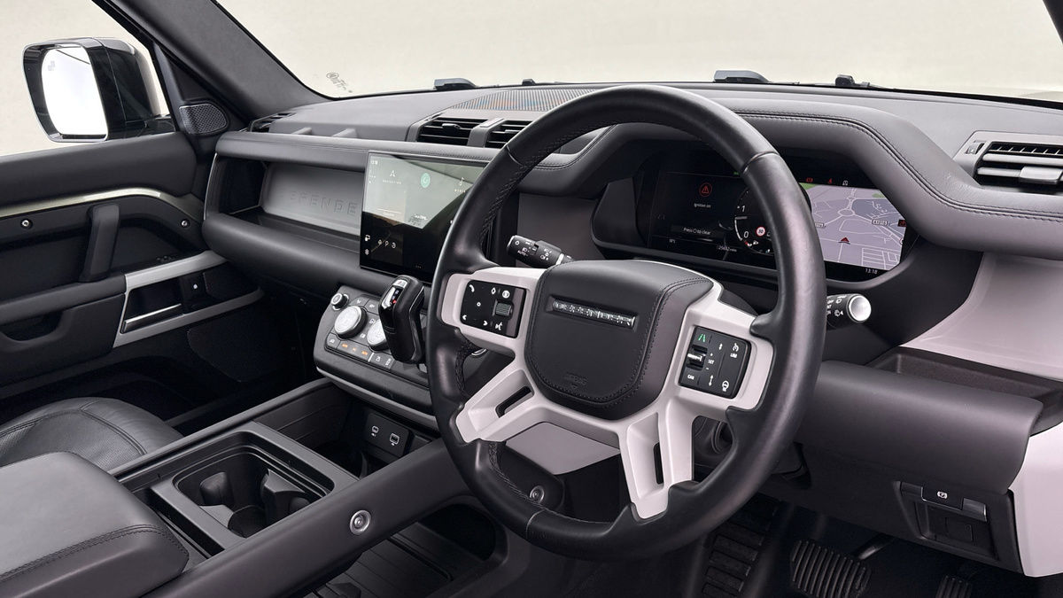 Land Rover Defender 110 Image 5