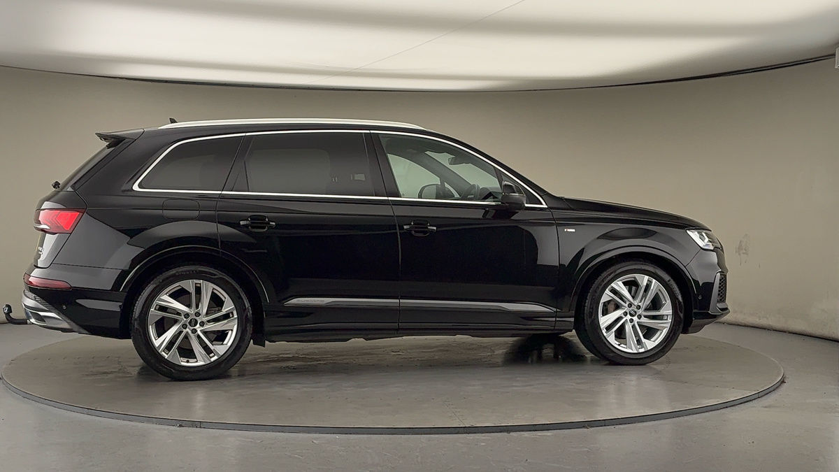 More views of Audi Q7