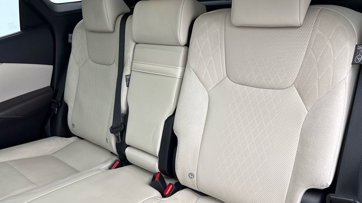 Lexus RX Image 8