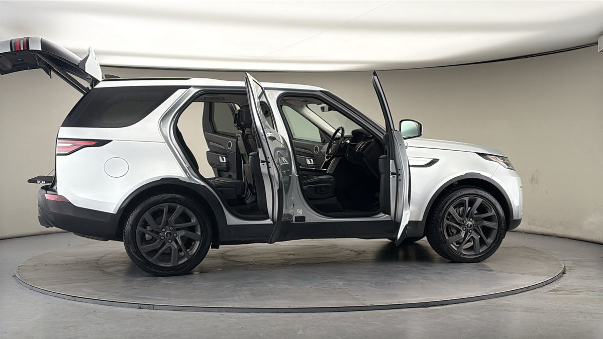 More views of Land Rover Discovery