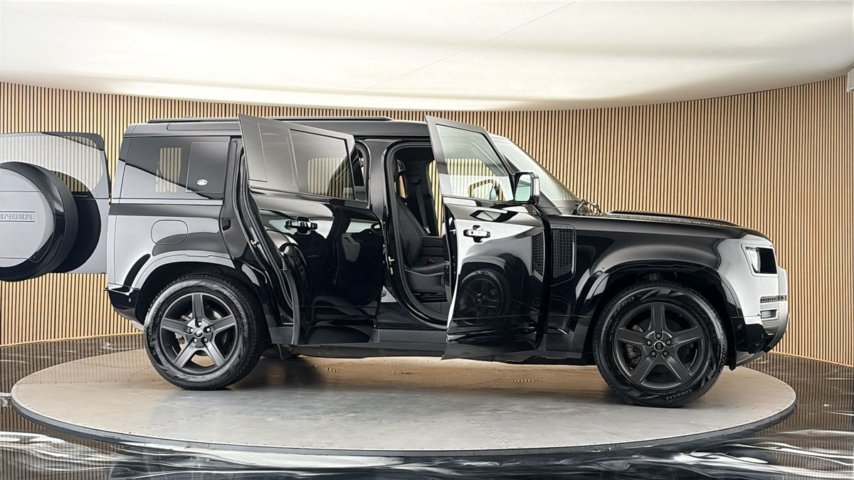 More views of Land Rover Defender 110