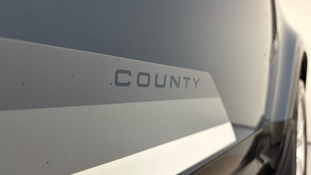 Land Rover Defender 110 Image 25