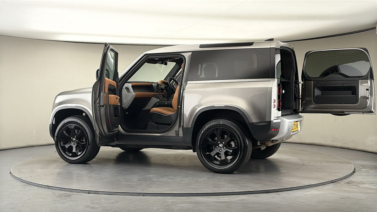 More views of Land Rover Defender 90