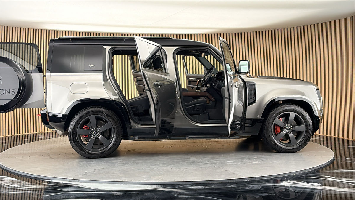 More views of Land Rover Defender 110