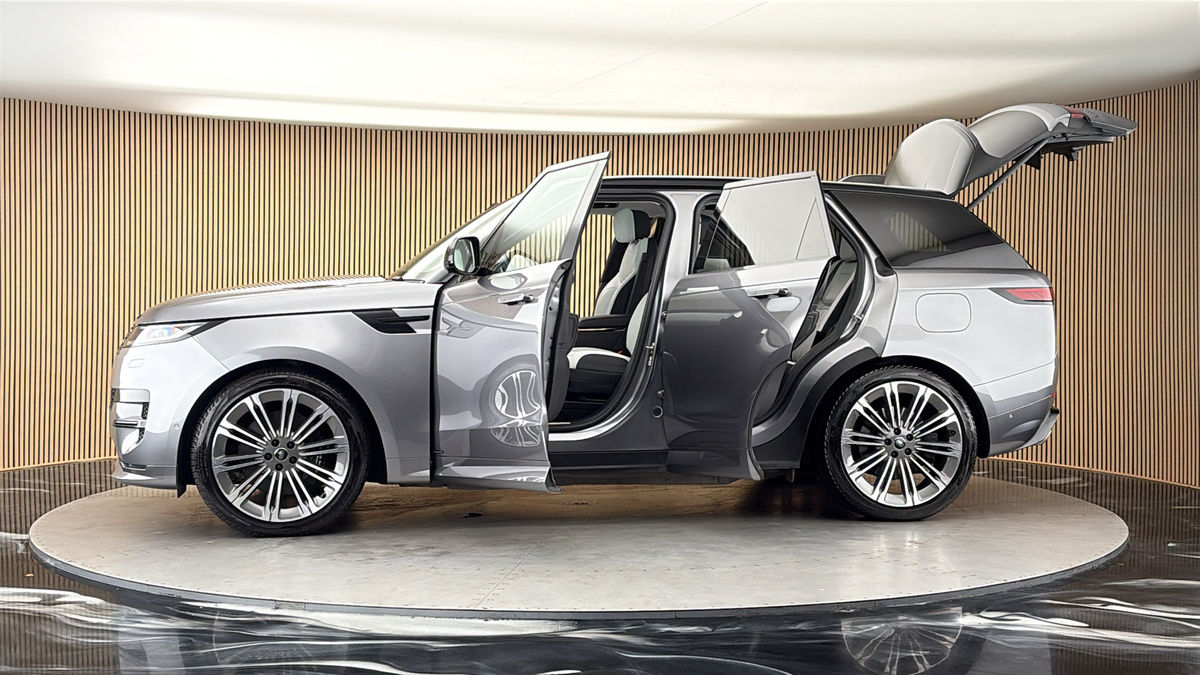 More views of Land Rover Range Rover Sport
