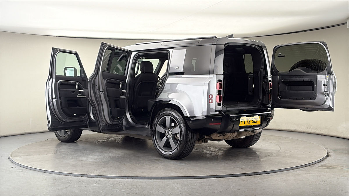 More views of Land Rover Defender 110