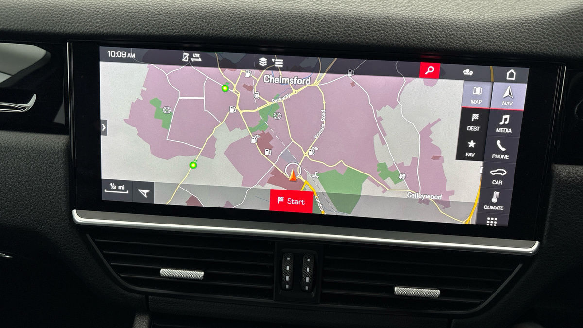 Porsche Cayenne Image 17