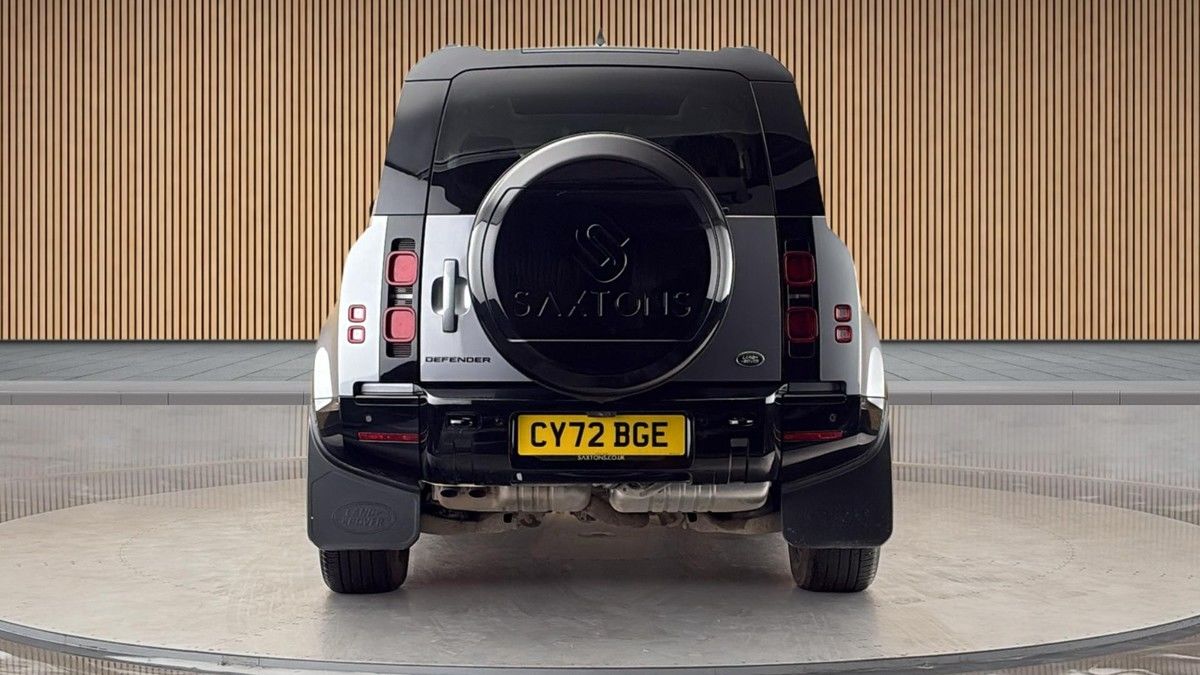 Land Rover Defender 110 Image 4