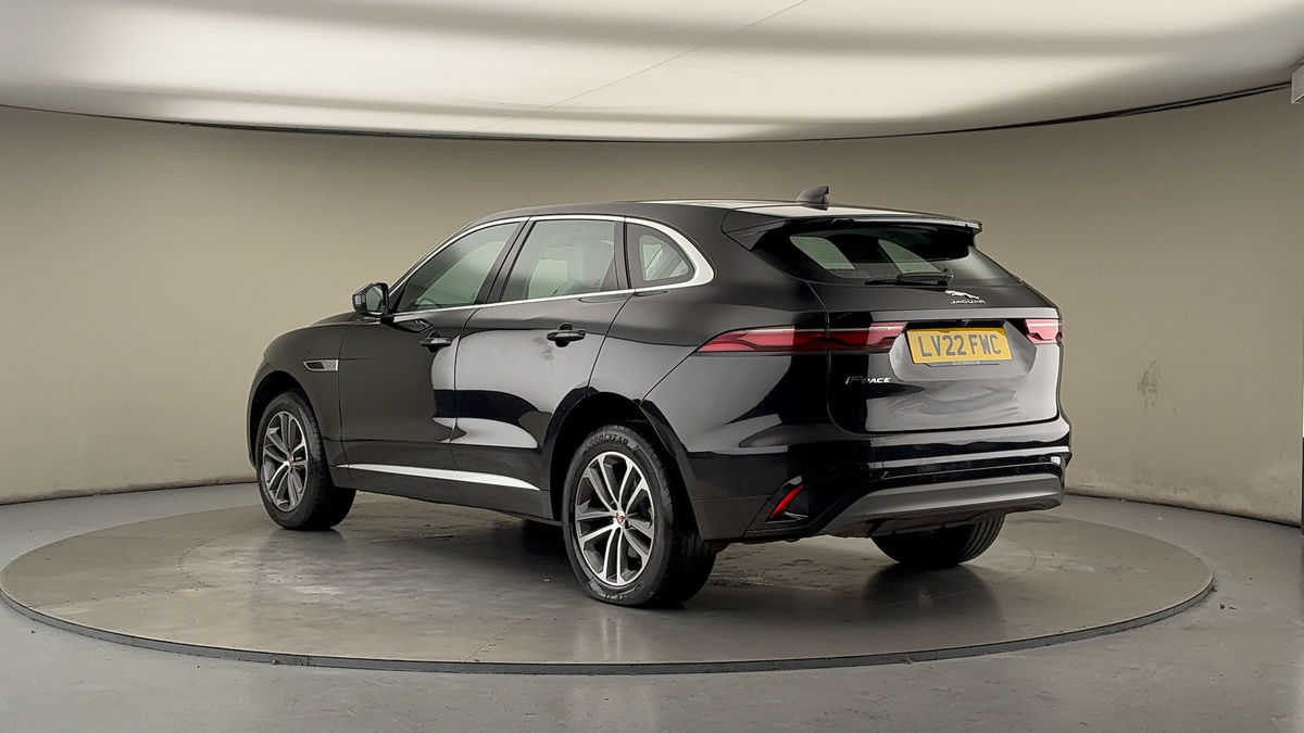 Jaguar F-PACE Image 2