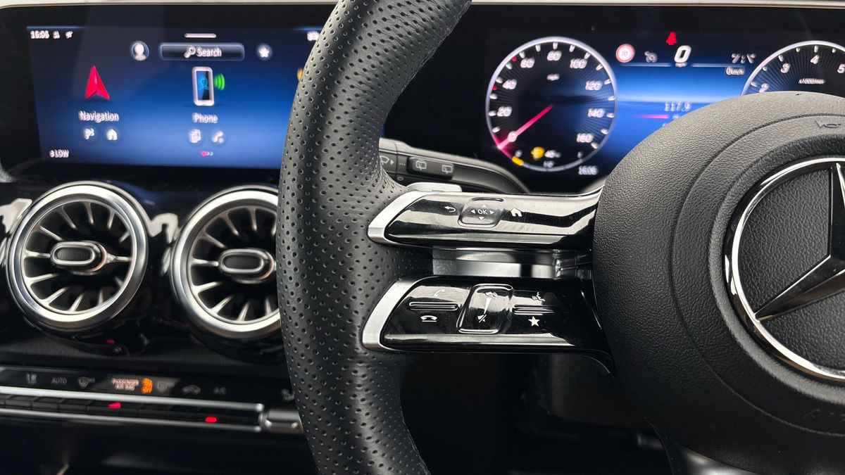 Mercedes-Benz GLB Image 13