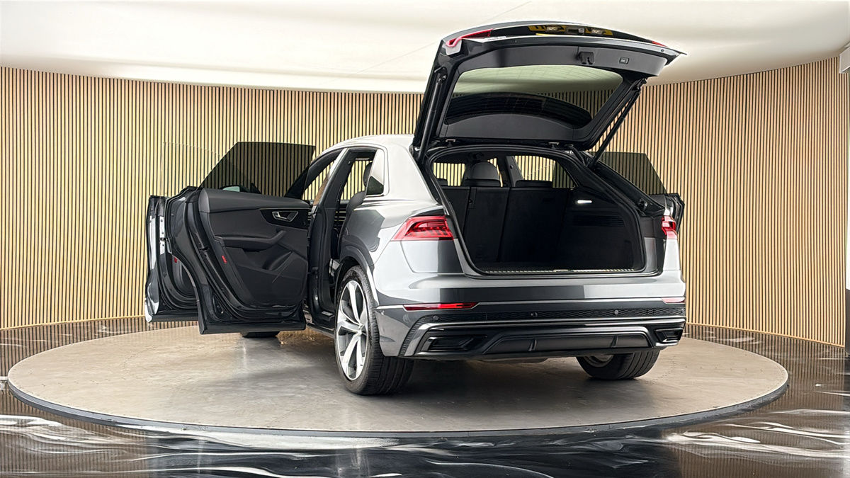 More views of Audi Q8