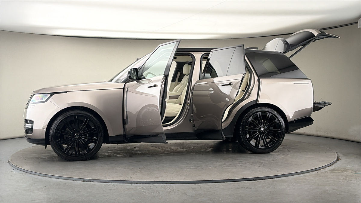 More views of Land Rover Range Rover