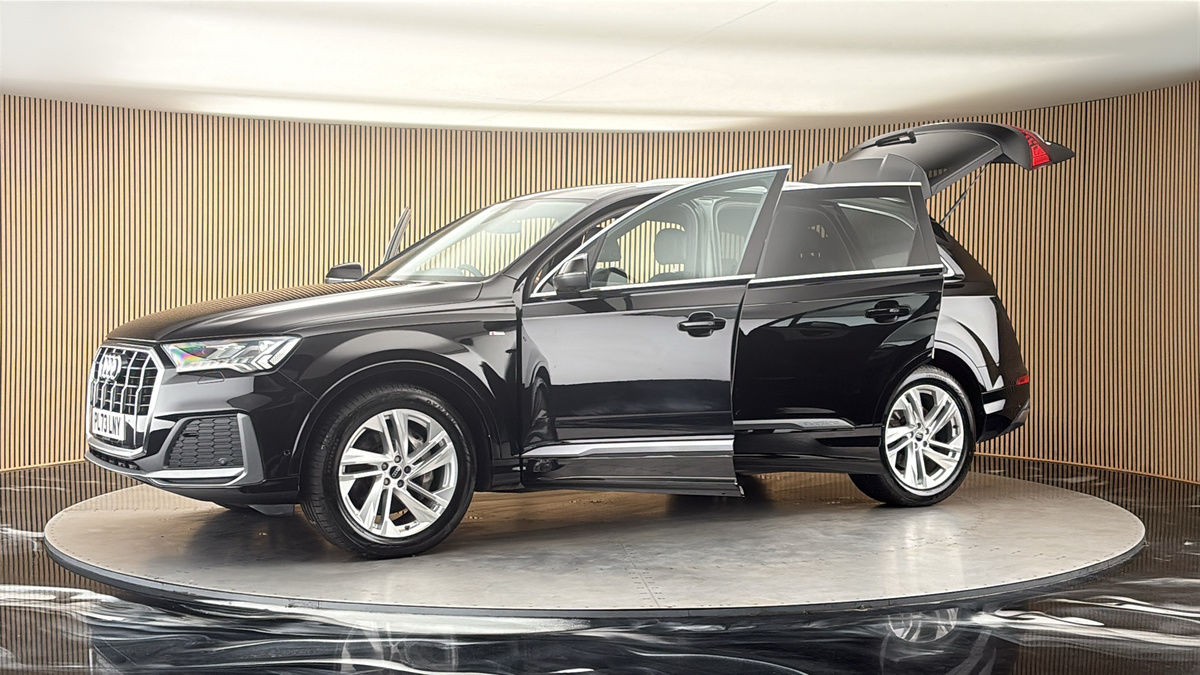 More views of Audi Q7
