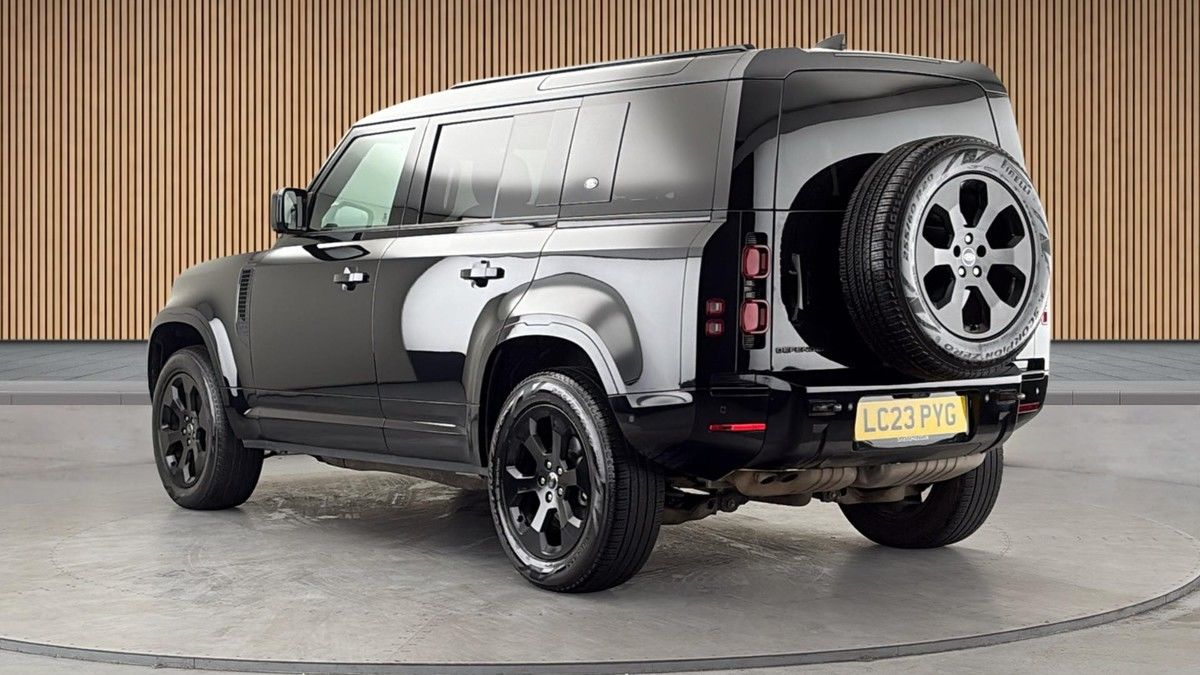 Land Rover Defender 110 Image 2