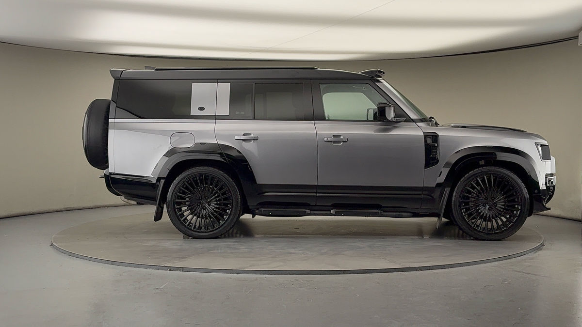 Land Rover Defender 130 Urban Image 16