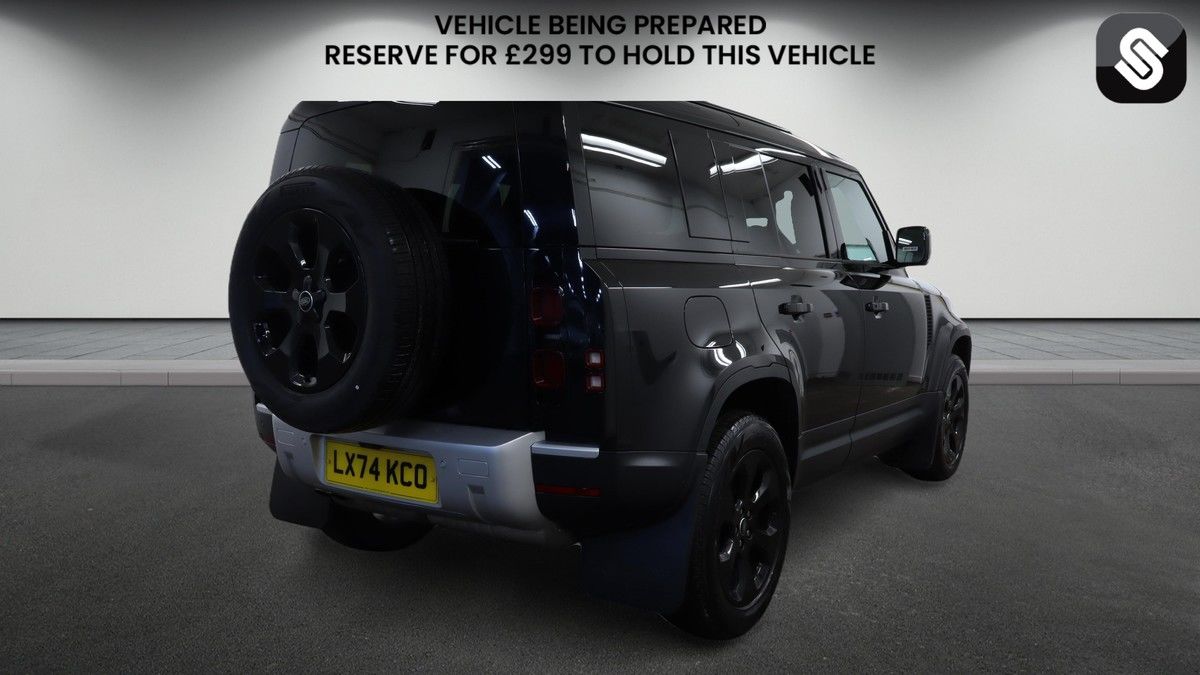 Land Rover Defender 110 Image 4