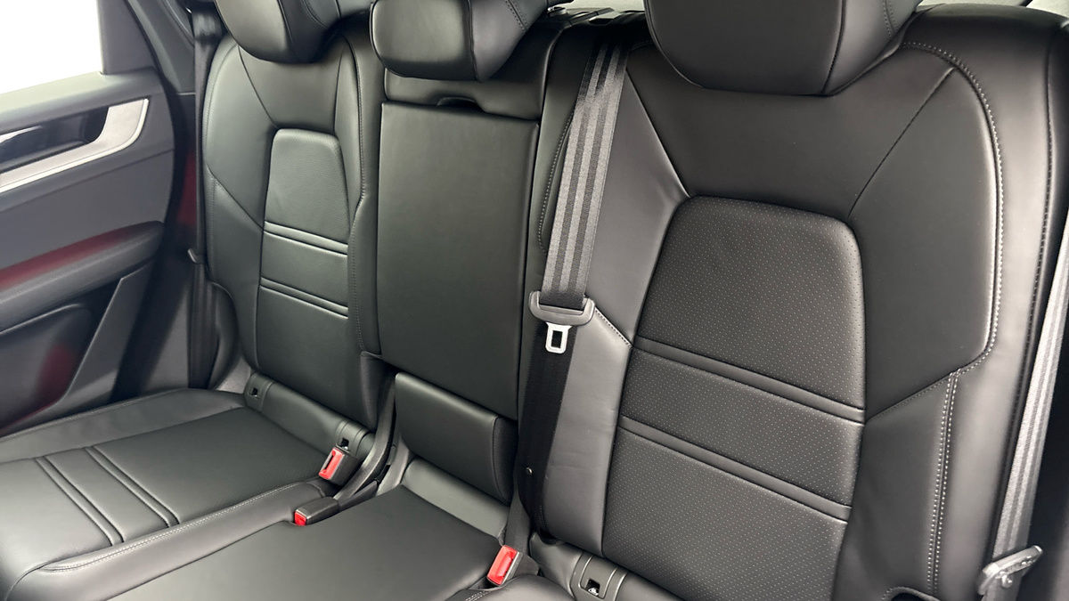 Porsche Cayenne Image 8